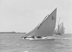 Kirk Sons Of Cowes Gallery: The 6 Metre Cheetal (L21) sailing upwind, 1911. Creator: Kirk & Sons of Cowes