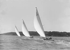 Bermuda Rig Collection: The 6 Metre class Lanka, Wamba and Stella racing on reaching leg, 1914