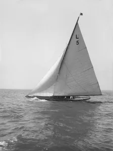 The 6 Metre Vanda sailing close-hauled, 1914. Creator: Kirk & Sons of Cowes The 6 Metre Vanda sailing close-hauled, 1914. Creator: Kirk & Sons of Cowes