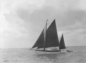 Lee Broadside Prints: The 6 ton ketch Shona under sail, 1921. Creator: Kirk & Sons of Cowes