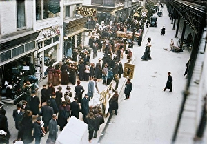 6th Ave. Xmas shoppers [New York], 1910. Creator: Bain News Service