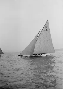Sloop Prints: The 7 Metre Ancora (K3) sailing close-hauled, 1913. Creator: Kirk & Sons of Cowes
