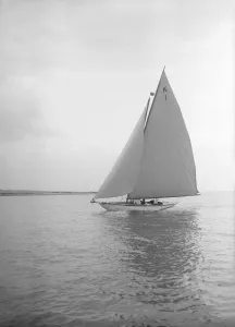 Reaching Prints: The 7 Metre class Marsinah, 1912. Creator: Kirk & Sons of Cowes
