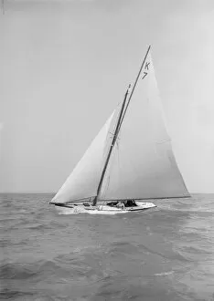 8 Metre Collection: The 7 Metre Ginerva (K7) under sail, 1911. Creator: Kirk & Sons of Cowes