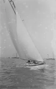Gunter Rig Prints: The 7 Metre Ginerva (K7) under sail. Creator: Kirk & Sons of Cowes
