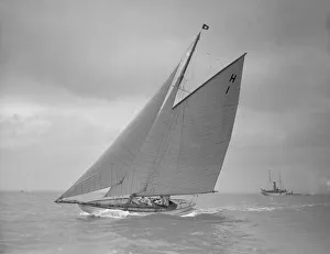 The 8 Metre class yacht Norman (H1) sailing close-hauled, 1911