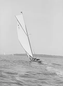Reaching Prints: The 8 Metre Garraveen, 1914. Creator: Kirk & Sons of Cowes