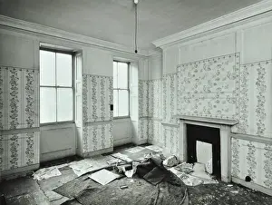 The London Archives Prints: 83 Stoke Newington Church Street, London: ground floor front room, 1971. Creator: Unknown