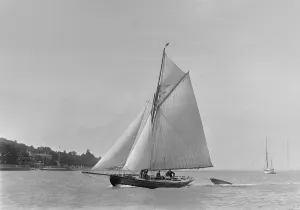 The 9 ton auxilary cutter Grayling, 1921. Creator: Kirk & Sons of Cowes The 9 ton auxilary cutter Grayling, 1921. Creator: Kirk & Sons of Cowes