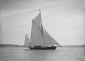 Arthur E Payne Collection: The 95 ft yawl Artemis sailing close-hauled, 1911. Creator: Kirk & Sons of Cowes