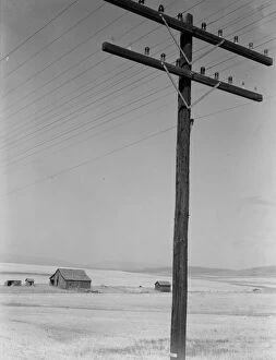 Telecommunication Gallery: Abandoned farm in wheat country, on U.S. 97, Klickitat County, near Goldendale, Washington, 1939