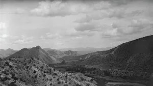 Acoma, New Mexico area views, between 1899 and 1928. Creator: Arnold Genthe