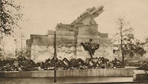 An Addition To Londons Monuments: The Royal Regiment of Artillery Memorial, c1935