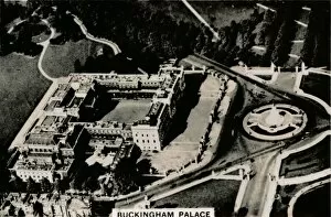 Mecklenburg Strelitz Collection: Aerial view of Buckingham Palace, 1939
