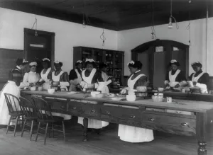 Training College Prints: Ten Afro-American women in cooking class at Hampton Institute