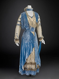 Linen Prints: Afternoon Dress, 1910-1914. Creator: Girolamo Giuseffi