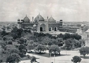 Plate Ltd Gallery: Agra. The Jumma Musjid, c1910. Creator: Unknown