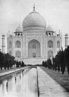Plate Ltd Gallery: Agra. The Taj Mahal near view, c1910. Creator: Unknown