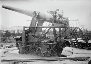 Aiming 14 gun -- Sandy Hook, between c1910 and c1915. Creator: Bain News Service