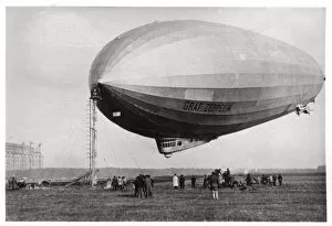 Images Dated 25th November 2009: Airship LZ127 Graf Zeppelin moored at Loewental, Germany, 1933