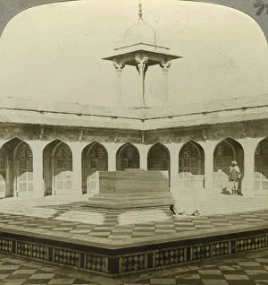 Akbar Prints: Akbars tomb, Sikandara, Uttar Pradesh, India, c1900s(?). Artist: Underwood & Underwood