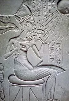Amenhotep Iv Collection: Akhenaten holding one of his daughters