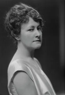 Sleeveless Prints: Aldrich, Sherwood, Mrs. portrait photograph, 1914. Creator: Arnold Genthe
