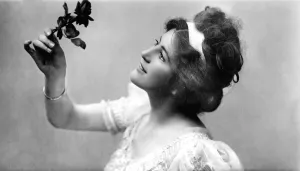Crawford Gallery: Alice Crawford (1882-1931), English actress, 1907.Artist: Raphael Tuck & Sons
