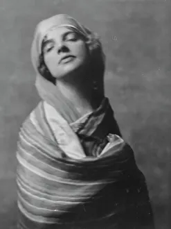Allan, Maud, Miss, portrait photograph, 1916 Nov. 23. Creator: Arnold Genthe