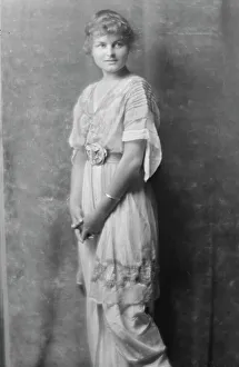 Nervous Prints: Allen, Dorothy, Miss, portrait photograph, 1914 Aug. 13. Creator: Arnold Genthe