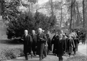 Viviani Rene Prints: Allied Commission To U.S. At Mount Vernon - In Groups Stolling About Grounds