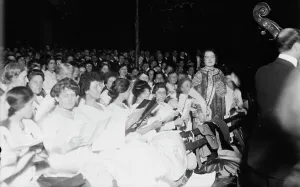 Alma Simpson, Central Park, between c1915 and c1920. Creator: Bain News Service
