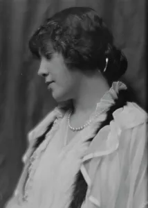 Alt, N. Miss (Adele), portrait photograph, 1913. Creator: Arnold Genthe