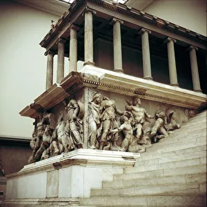 Bergama Gallery: Detail of the Altar of Zeus from Pergamon, 180-159 BC