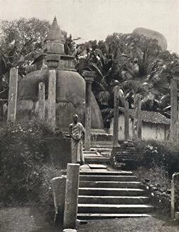 Ambatthala Dagoba in Mihintale, Ruhestatte der Reliquien des Mahinda, erbaut 275 v. Chr. 1926