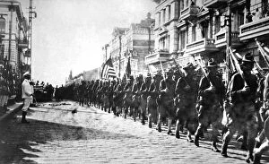 Images Dated 30th March 2010: American troops parading in Vladivostok, Russia, 1918