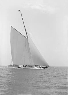 Images Dated 5th October 2018: Americas Cup challenger Shamrock IV sailing without topsail, 1914. Creator