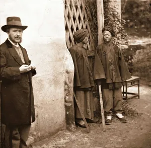 Qing Dynasty Prints: Amoy, Fukien province, China: two Manchu soldiers with John Thomson