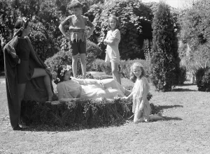 Anita Zahn dancers, between 1911 and 1942. Creator: Arnold Genthe