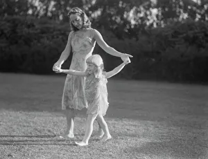 Anita Zahn dancers, between 1911 and 1942. Creator: Arnold Genthe