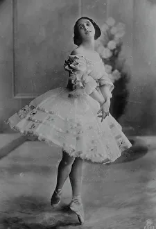Ballet Skirt Prints: Anna Pawlowa [ballet], between c1910 and c1915. Creator: Bain News Service