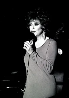 Annie Ross Gallery: Annie Ross, Pizza On The Park, London, 1993. Artist: Brian O Connor