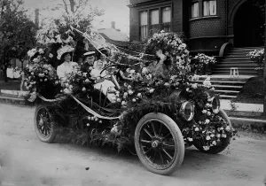 Wheels Prints: Annual flower fete, Portland, Oregon, between c1910 and c1915. Creator: Bain News Service