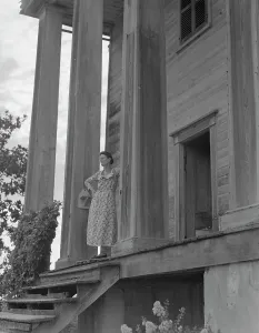 Dilapidated Prints: Antebellum plantation house in Greene County, Georgia, 1937. Creator: Dorothea Lange