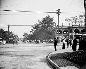 Detroit Prints: Approach to Belle Isle Bridge, Detroit, Mich. between 1900 and 1910. Creator: Unknown