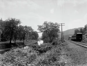 Tracks Prints: Approaching Hunlochs (i.e. Hunlock), Pa. between 1900 and 1906. Creator: Unknown