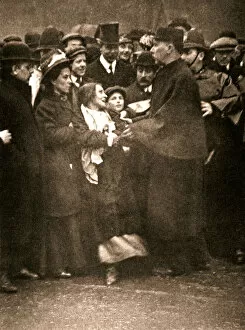Police Officer Collection: The arrest of suffragette Dora Marsden, 30 March 1909