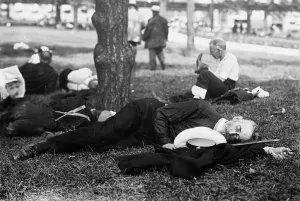 Manhattan Prints: Asleep in Battery Park on hot day, between c1910 and c1915. Creator: Bain News Service