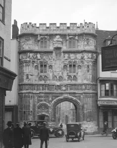 Austin 7 Chummy and Daimler d-back limousine, Christ Church Gate, Canterbury, Kent