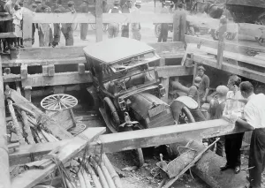 Collapse Prints: Auto in subway on 7th Ave. 1915. Creator: Bain News Service